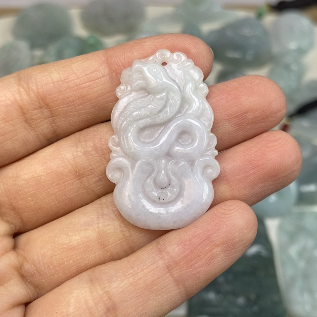 翡翠颈饰未镶嵌蛇