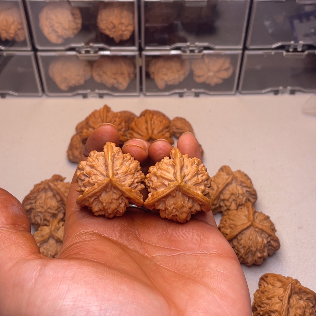 L***@吊坠文玩核桃盘山