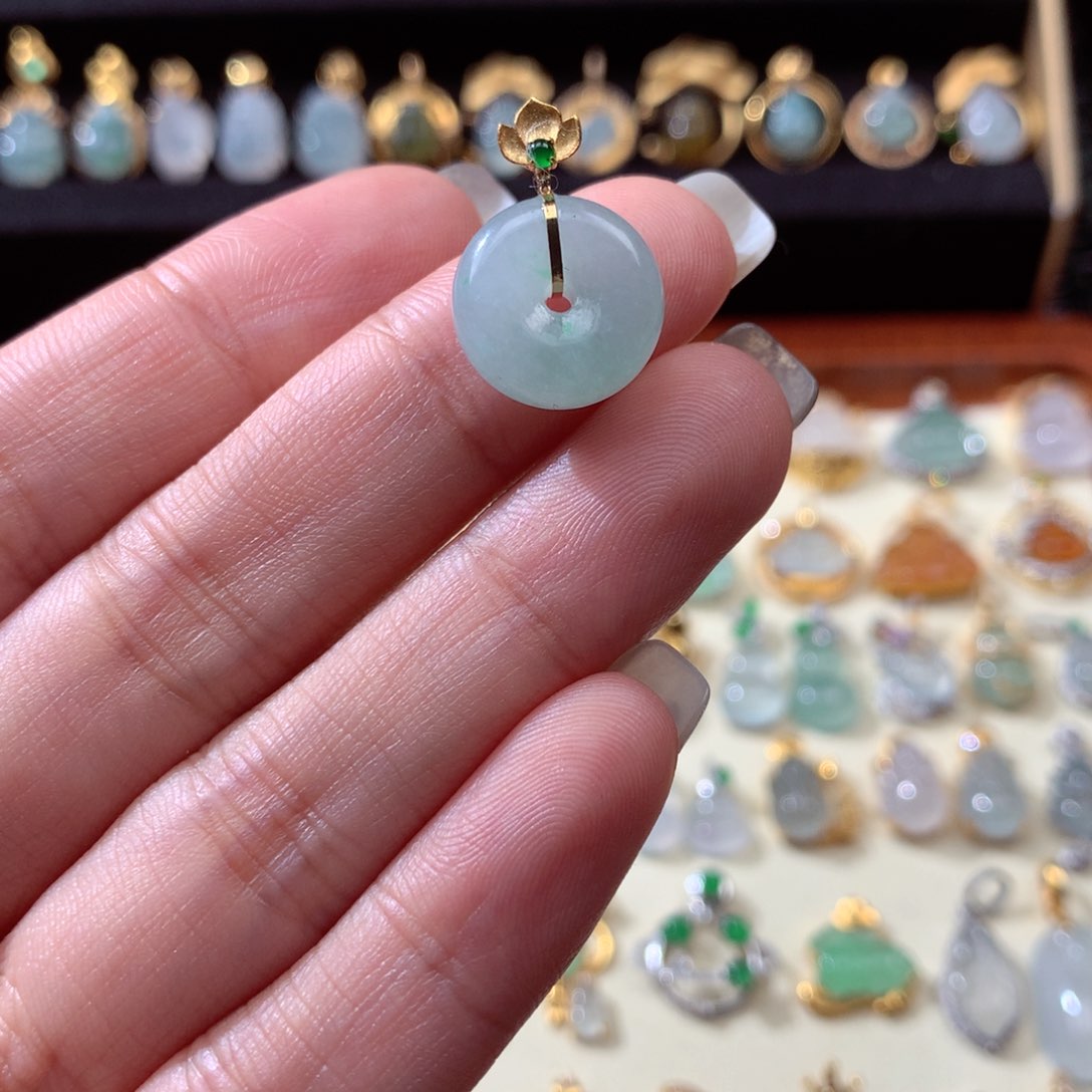 翡翠颈饰18K金镶嵌翡翠