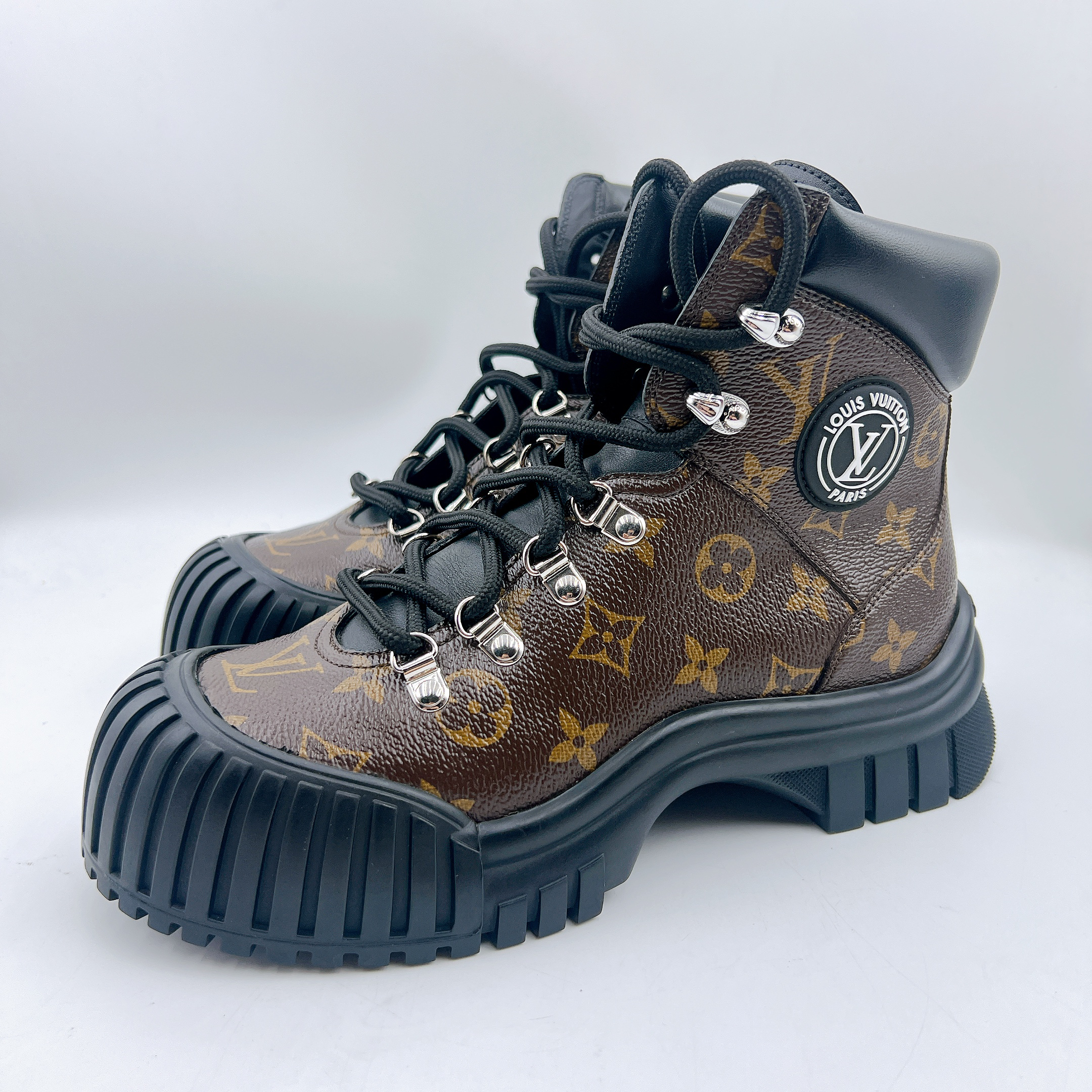 99新 LouisVuitton/路易威登 38码/经典Ruby满印马丁靴/BM00610