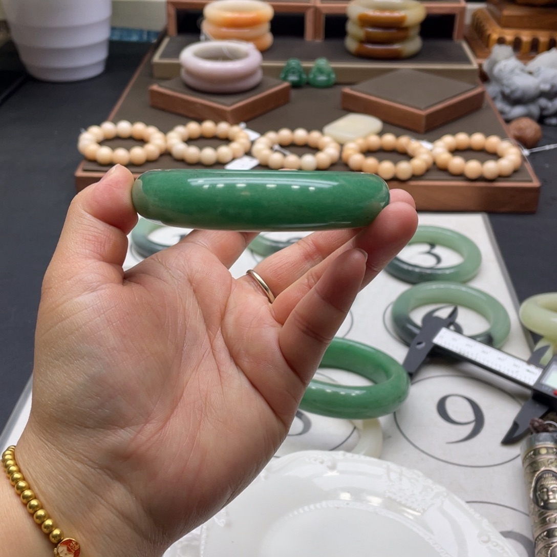 有***猫石英岩玉未镶嵌手镯