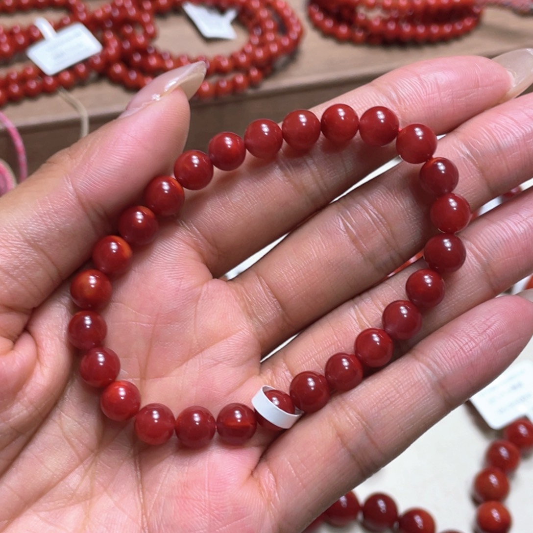 南红玛瑙手串未镶嵌牛血红单圈 约7.2mm