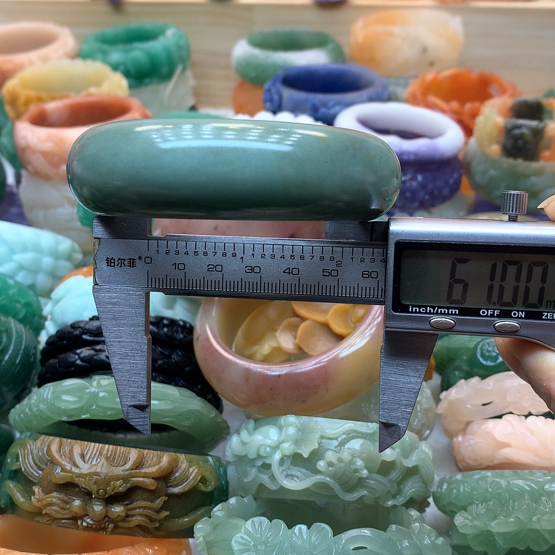 未镶嵌手镯石英质玉