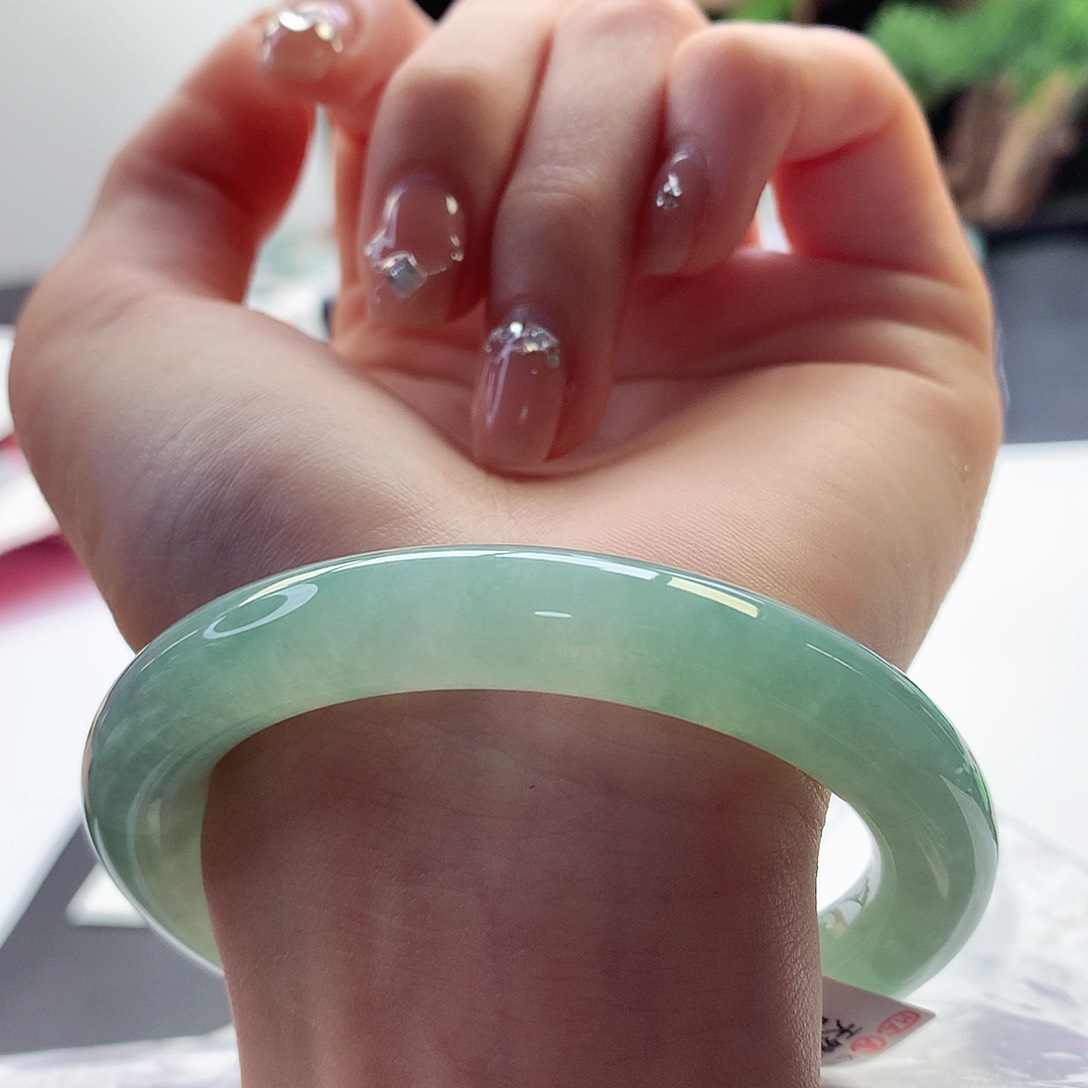 翡翠手镯未镶嵌天然翡翠56-57满甜果绿满色o毛孔