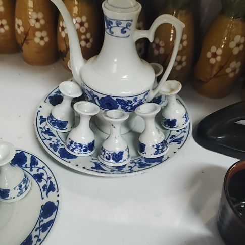 瓷片瓷片，各种摆件，均有瑕疵。沙锅！