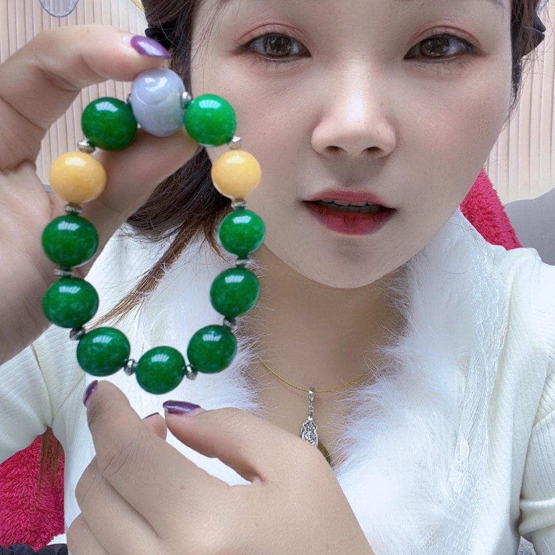 翡翠未镶嵌颈饰手链