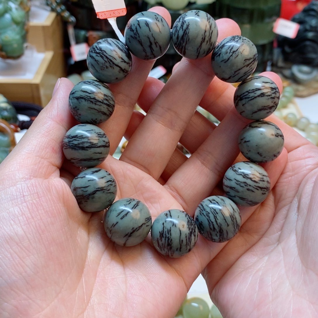 透闪石质玉手串未镶嵌