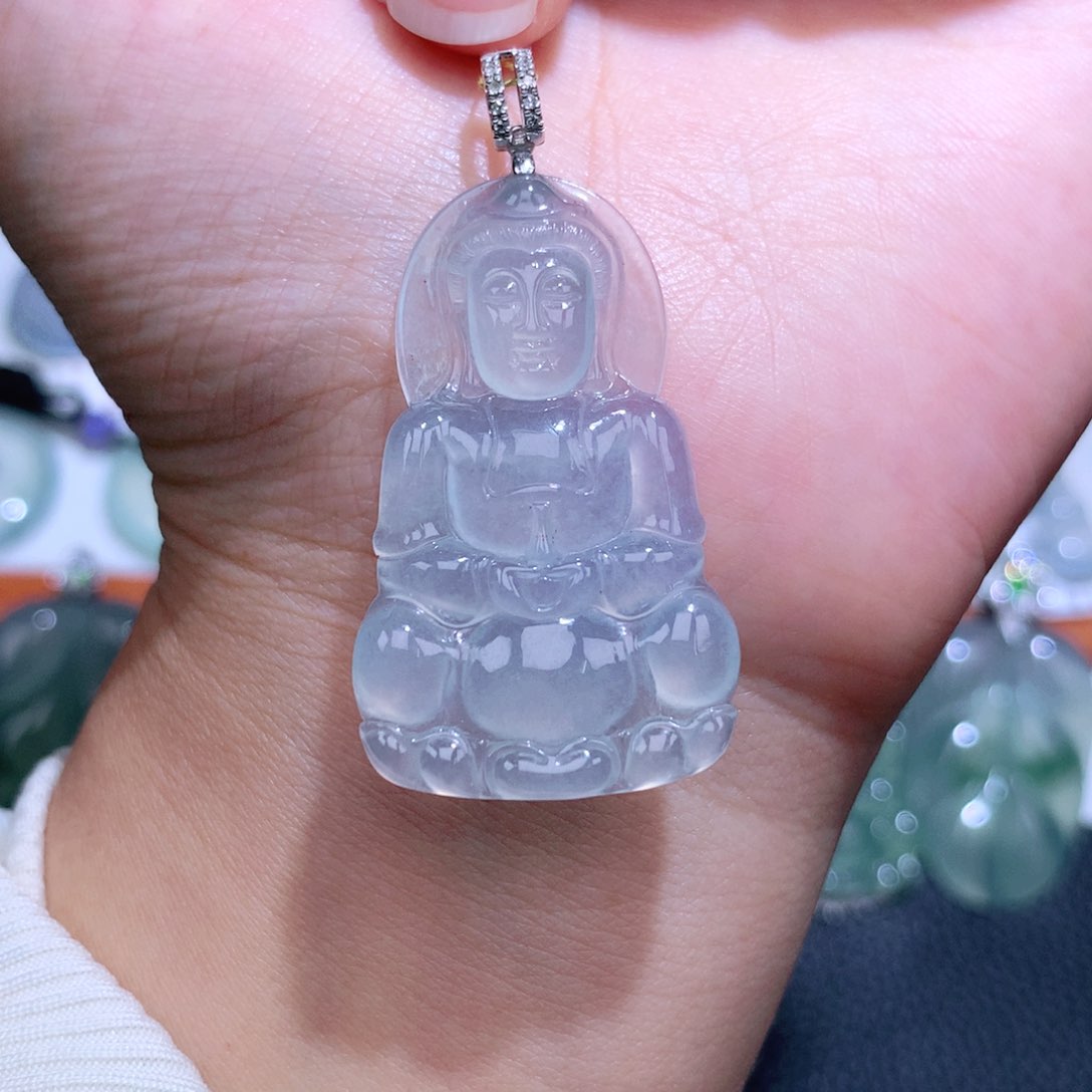 颈饰18K金镶嵌翡翠观音