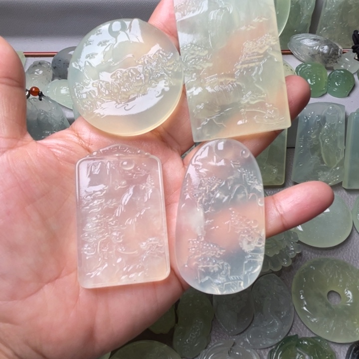 叶***风岫玉未镶嵌吊坠(赠链)