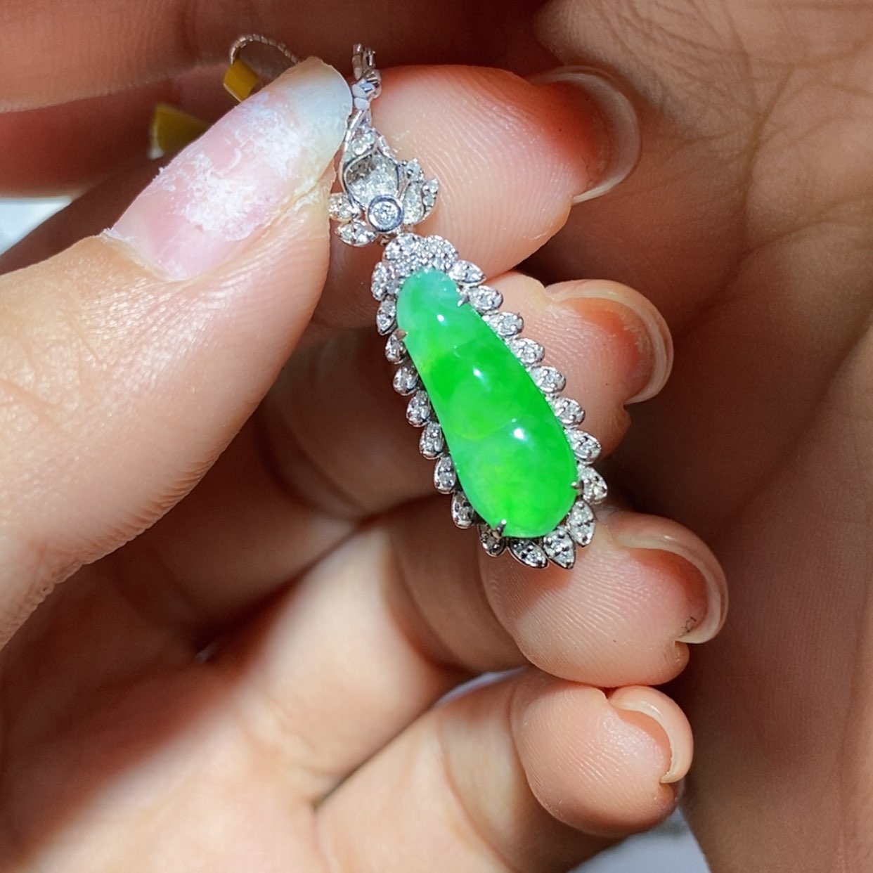 【闪购商品】翡翠18K金镶嵌颈饰岁***机吊坠