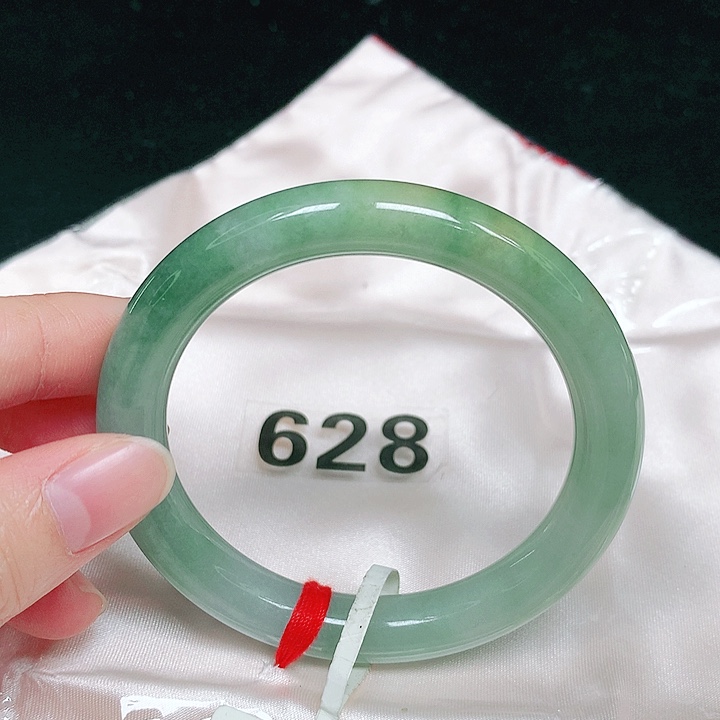 翡翠未镶嵌手镯（圆镯）