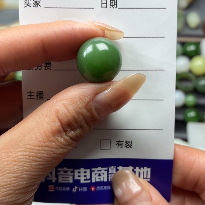 颈饰未镶嵌和田玉（糖玉）西**人