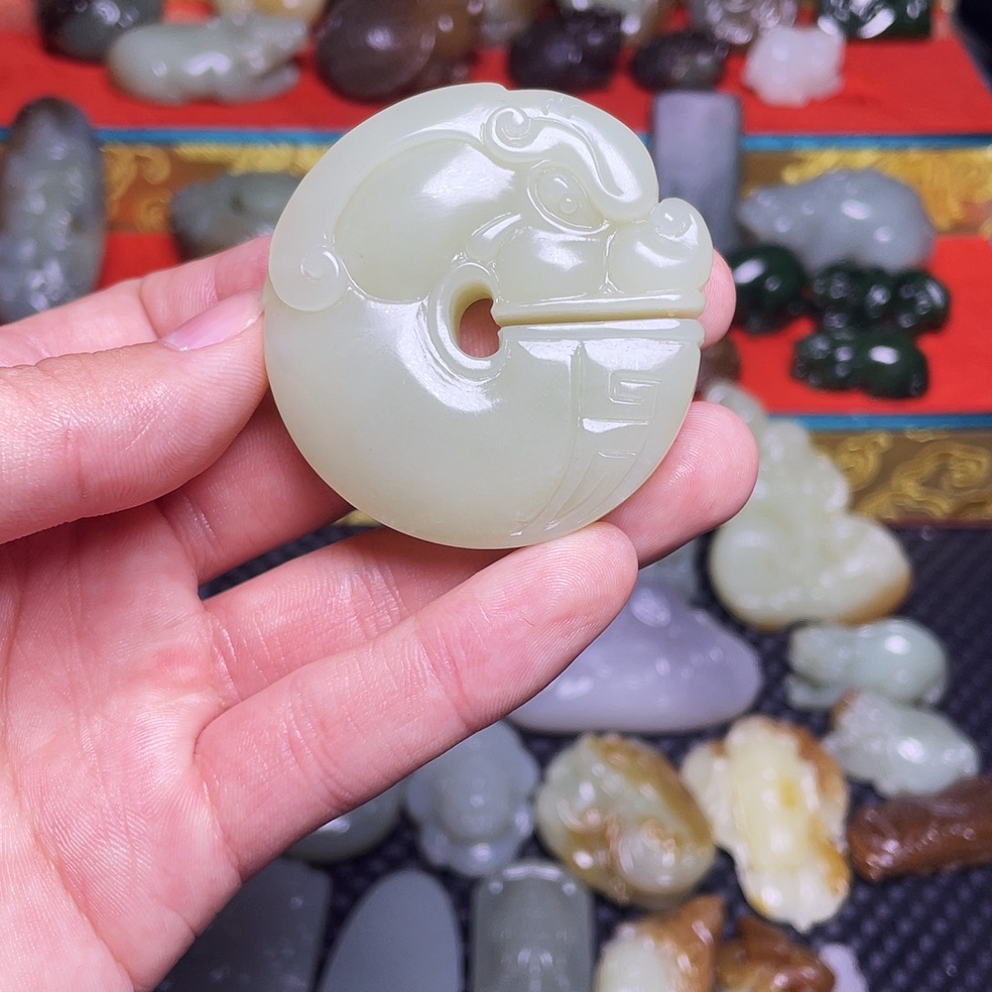 用***4和田玉未镶嵌颈饰