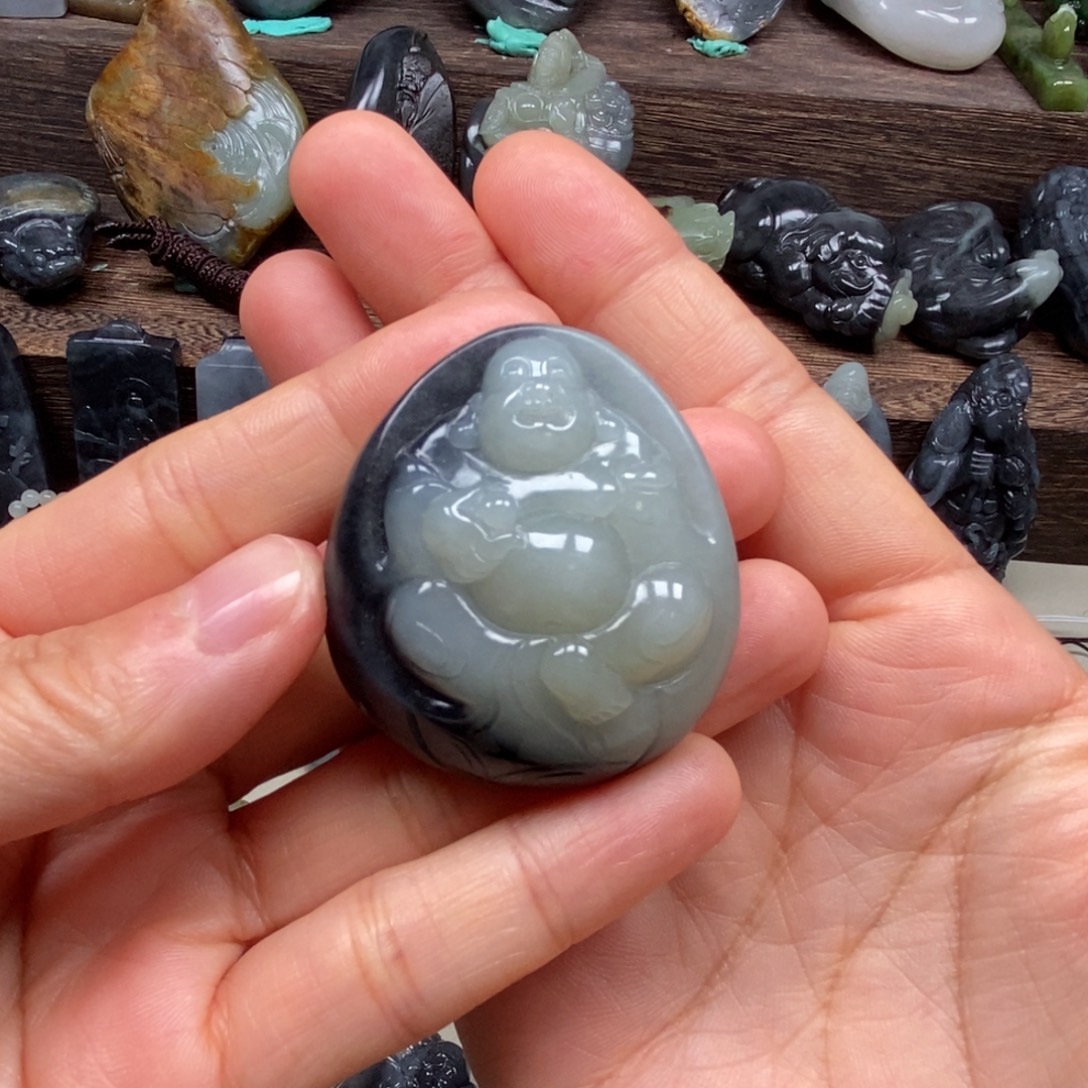 戚***照和田玉未镶嵌颈饰