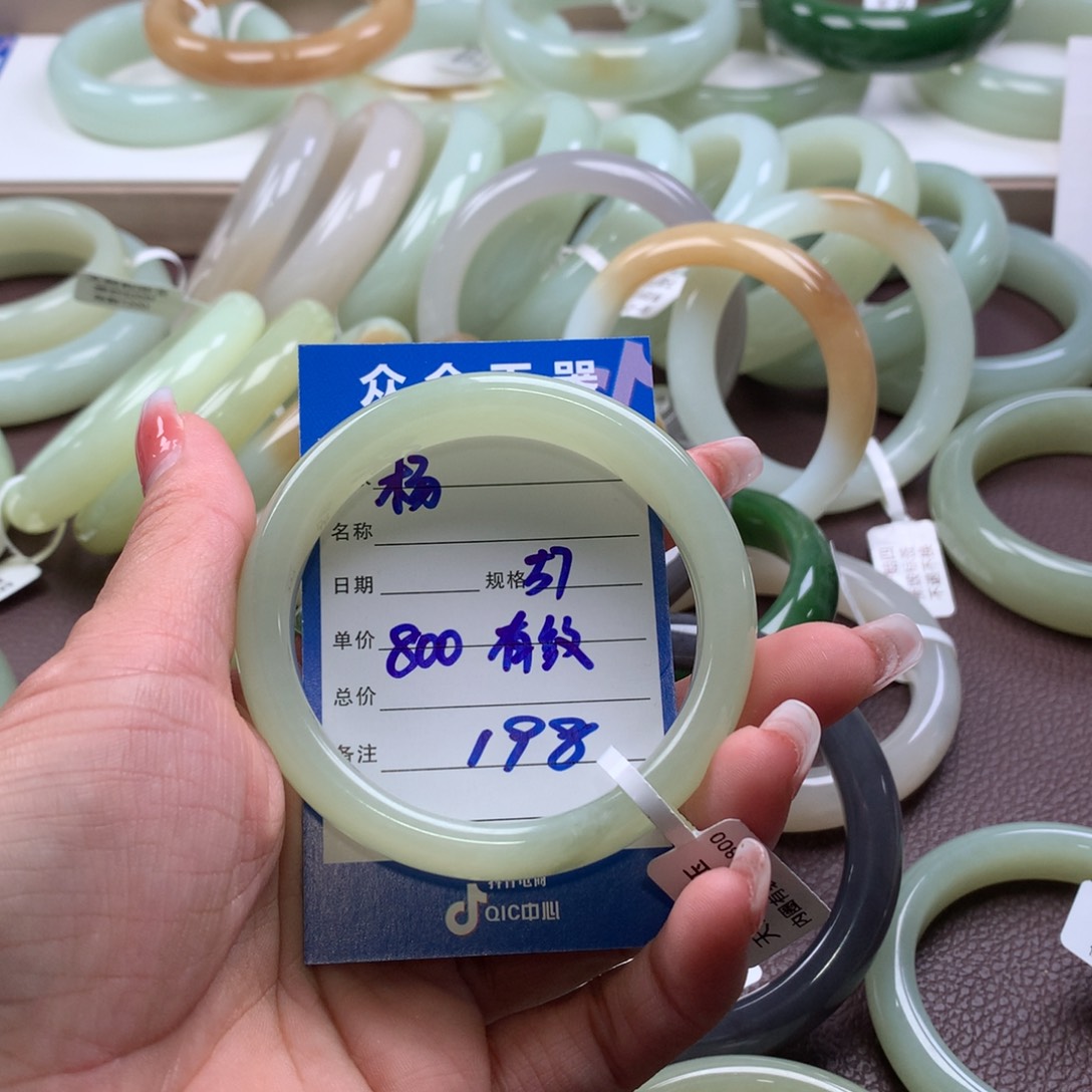 和田玉手镯未镶嵌杨**.