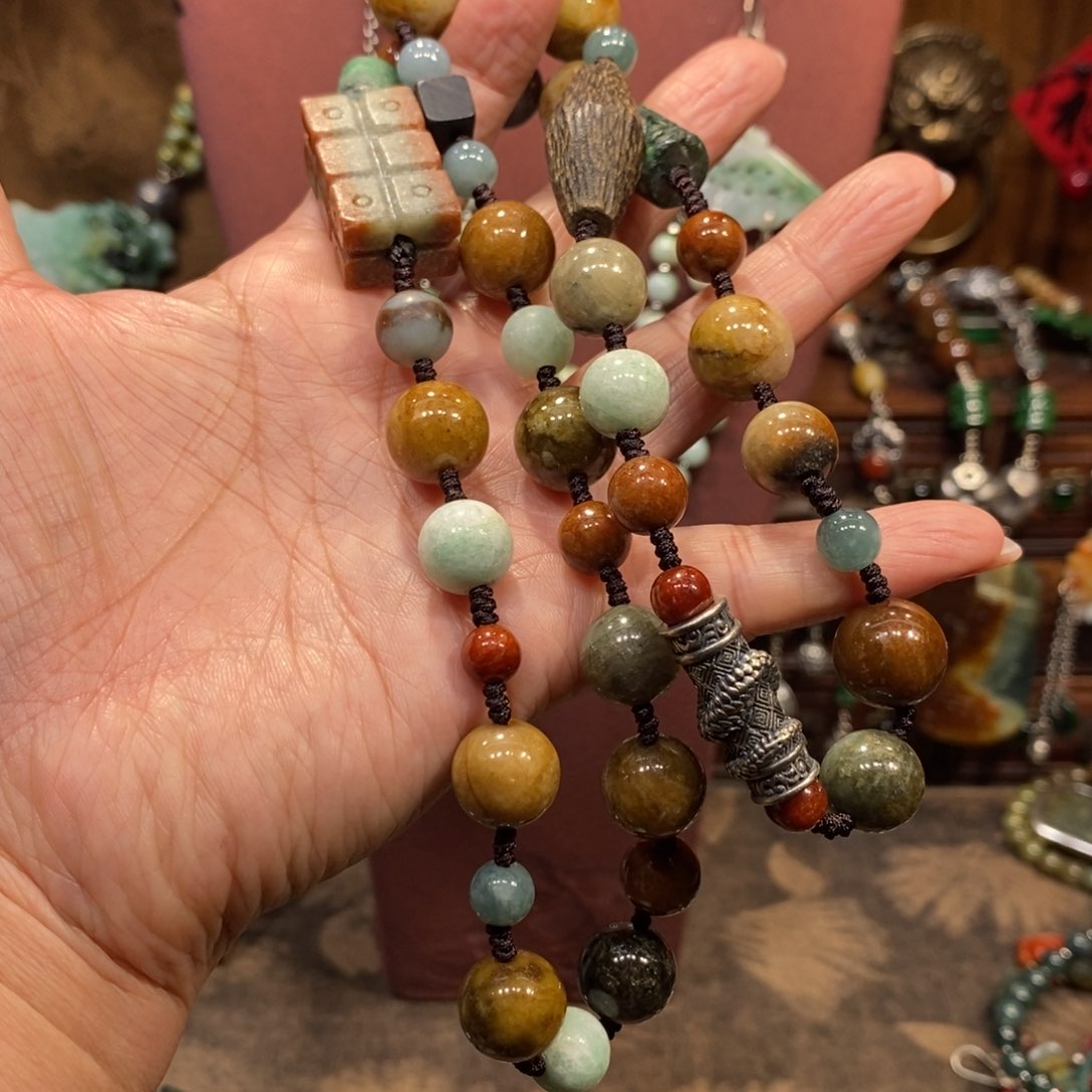 翡翠吊坠(赠链)未镶嵌