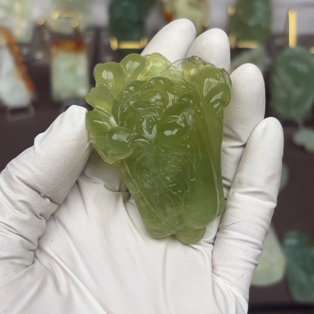 蛇纹石玉颈饰未镶嵌臭***晶