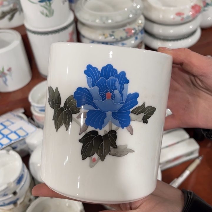 醴陵釉下高温瓷器 笔筒13*12cm