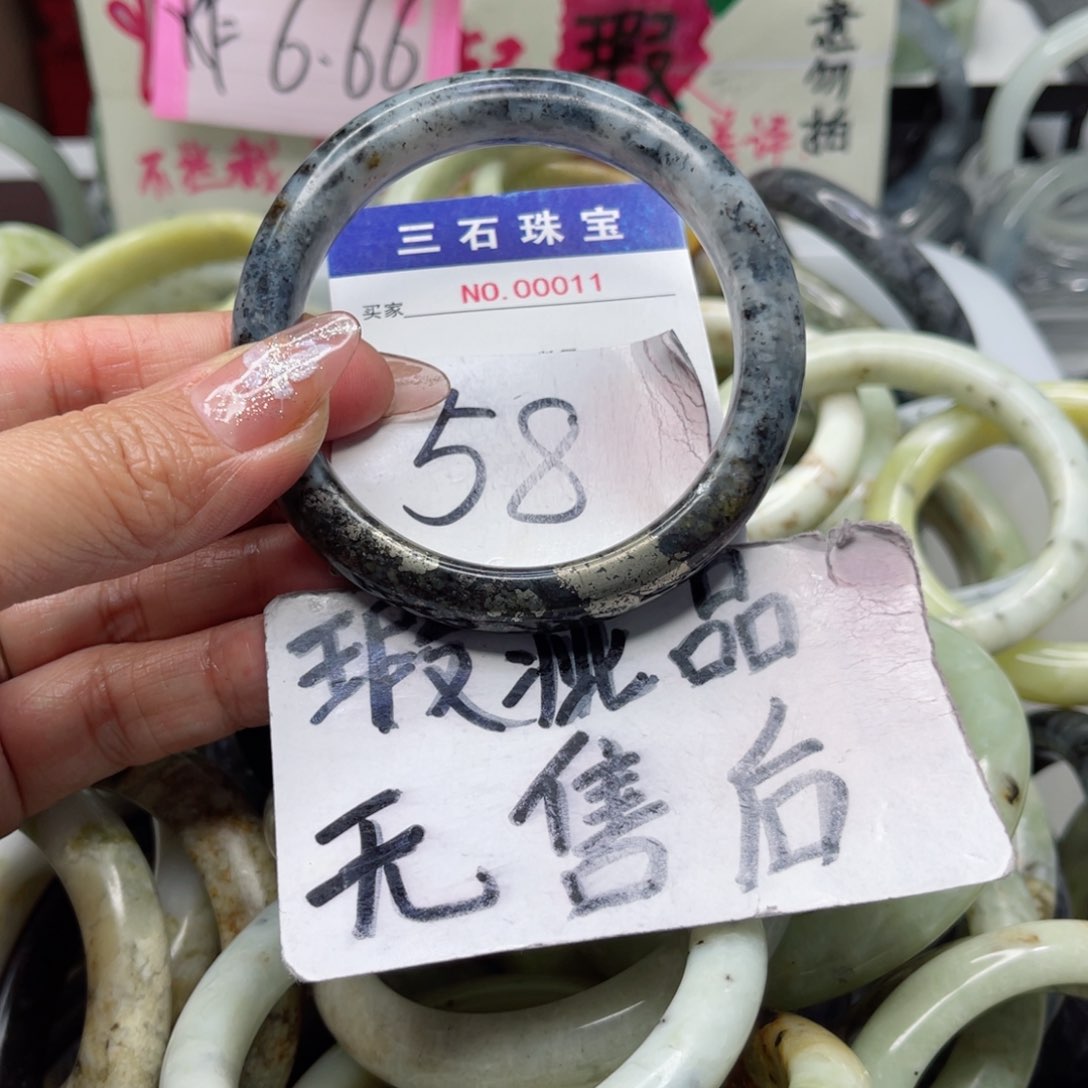 蛇纹石玉手镯未镶嵌