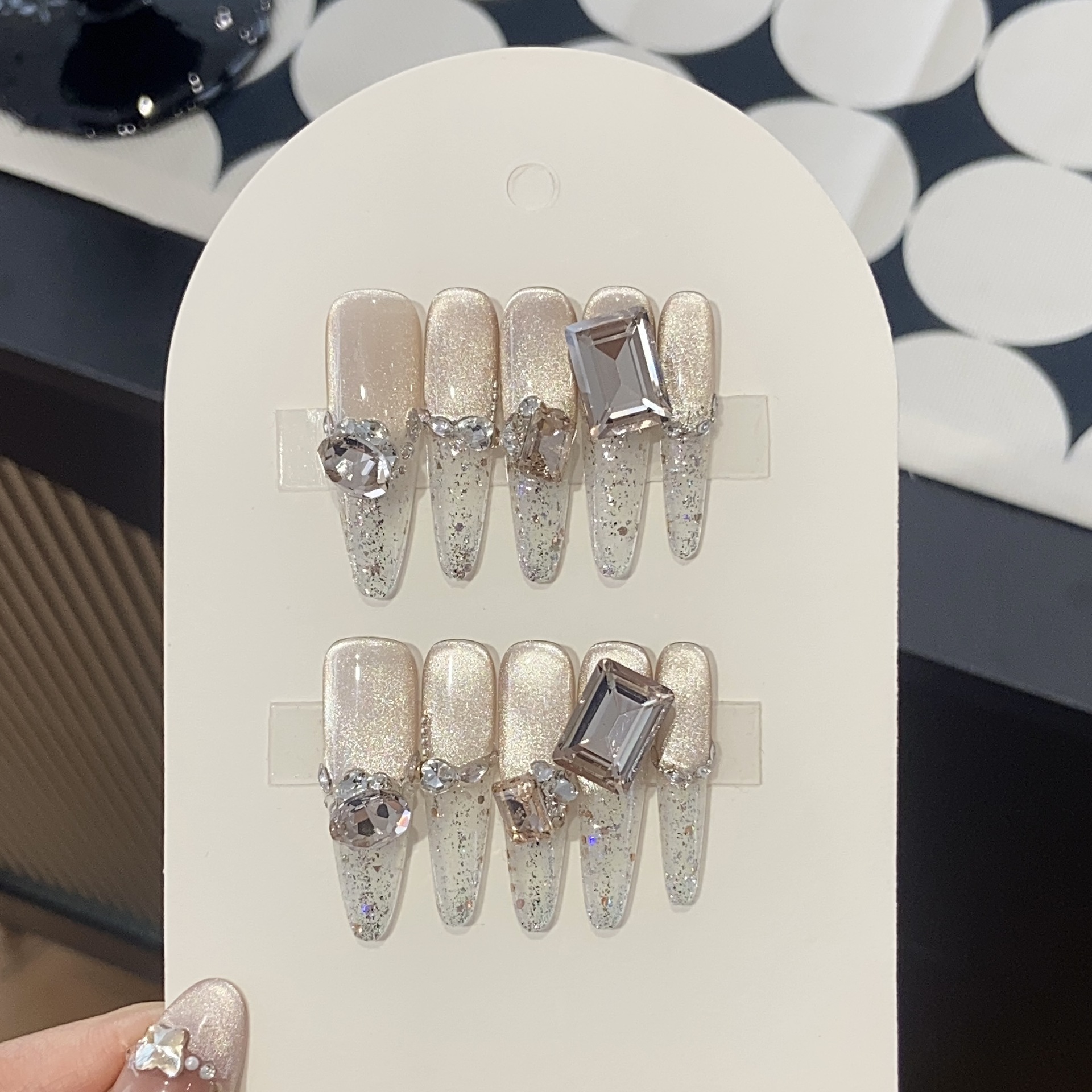 【白茶香槟】冰透乳白亮片猫眼渐变小碎钻长方钻白茶香槟指甲贴片