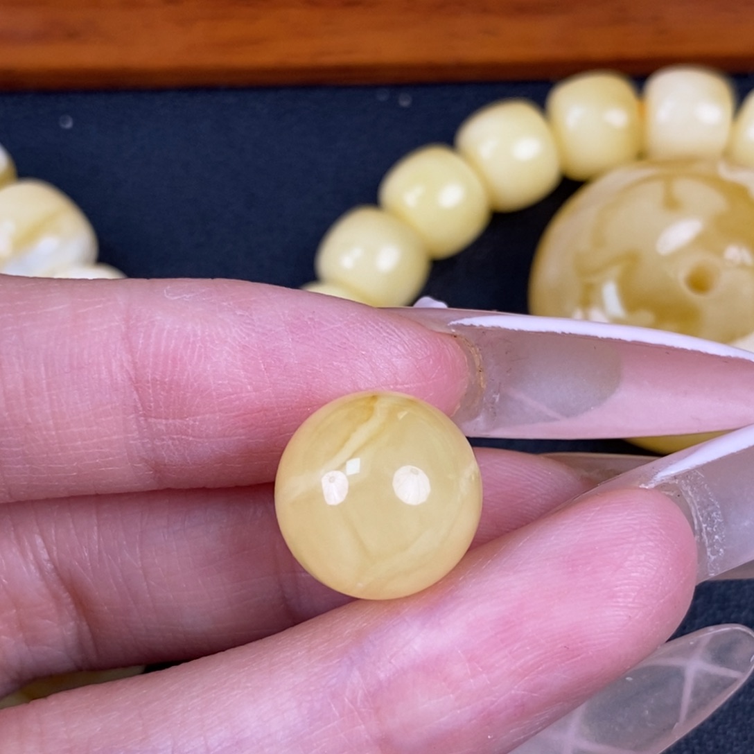 悠***然琥珀未镶嵌珠宝奇石246