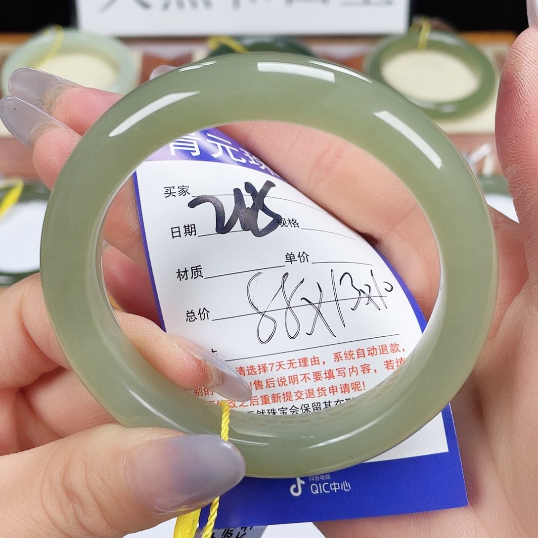 和田玉手镯未镶嵌