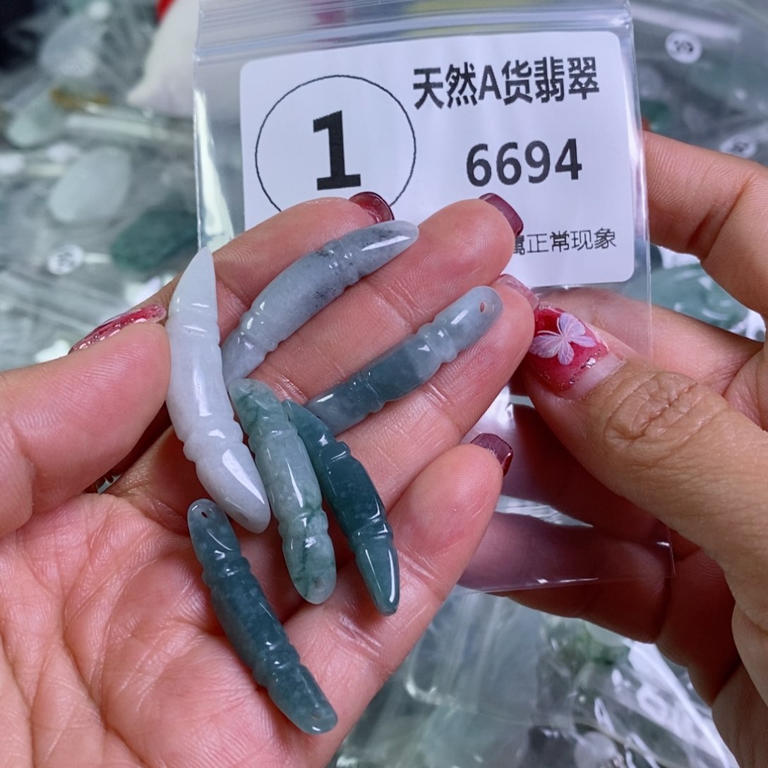 翡翠颈饰未镶嵌吊坠