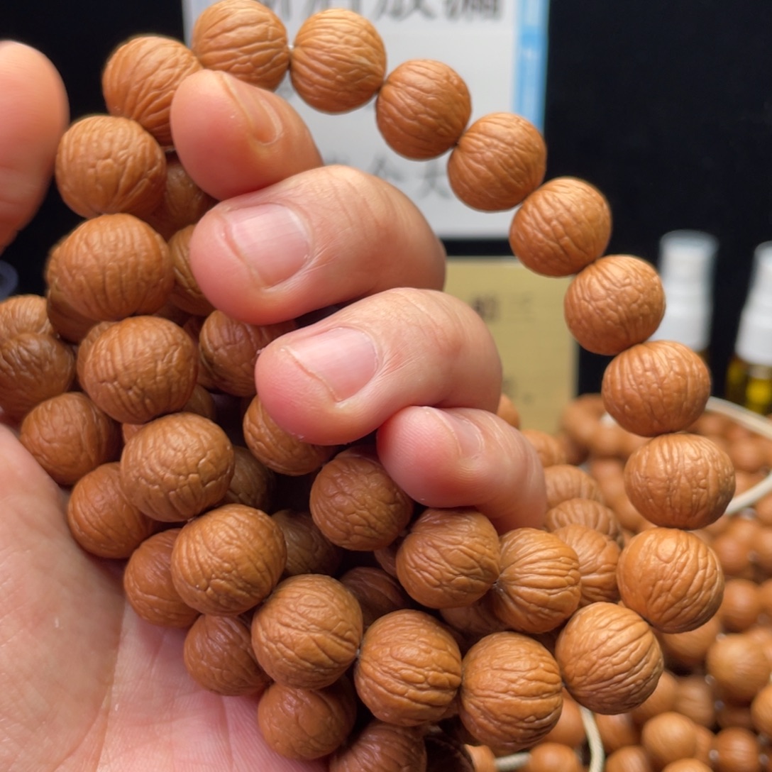 猴头核桃吊坠凤羽