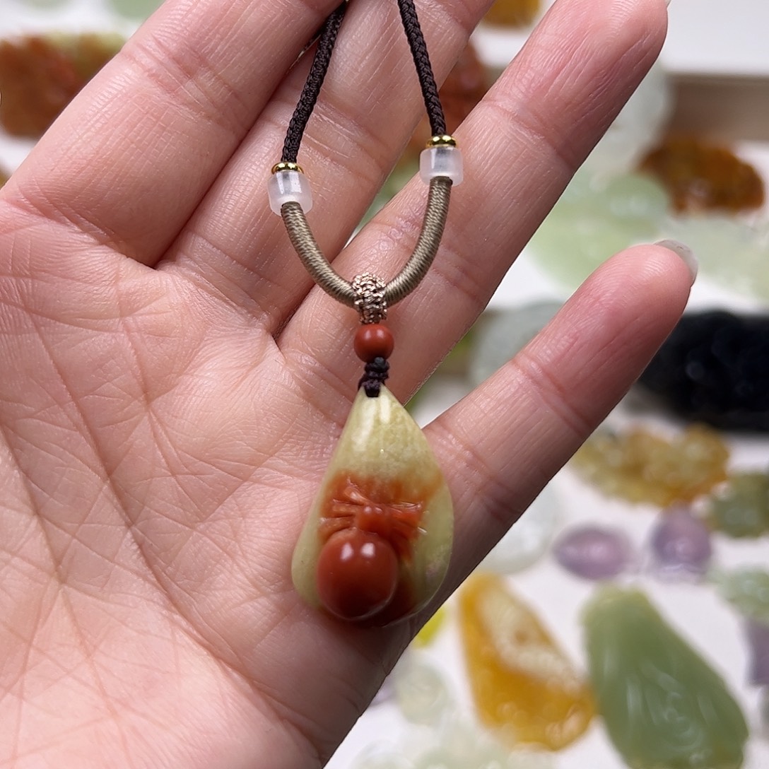 蛇纹石玉未镶嵌颈饰