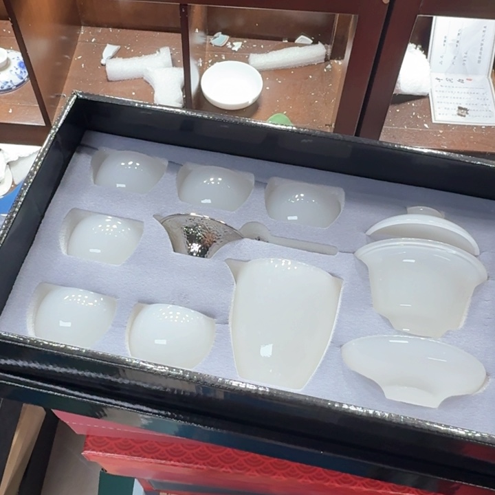 孤品茶具套装等。       
