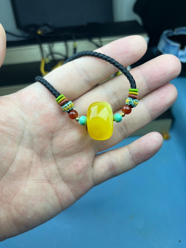 琥珀蜜蜡原石定制吊坠