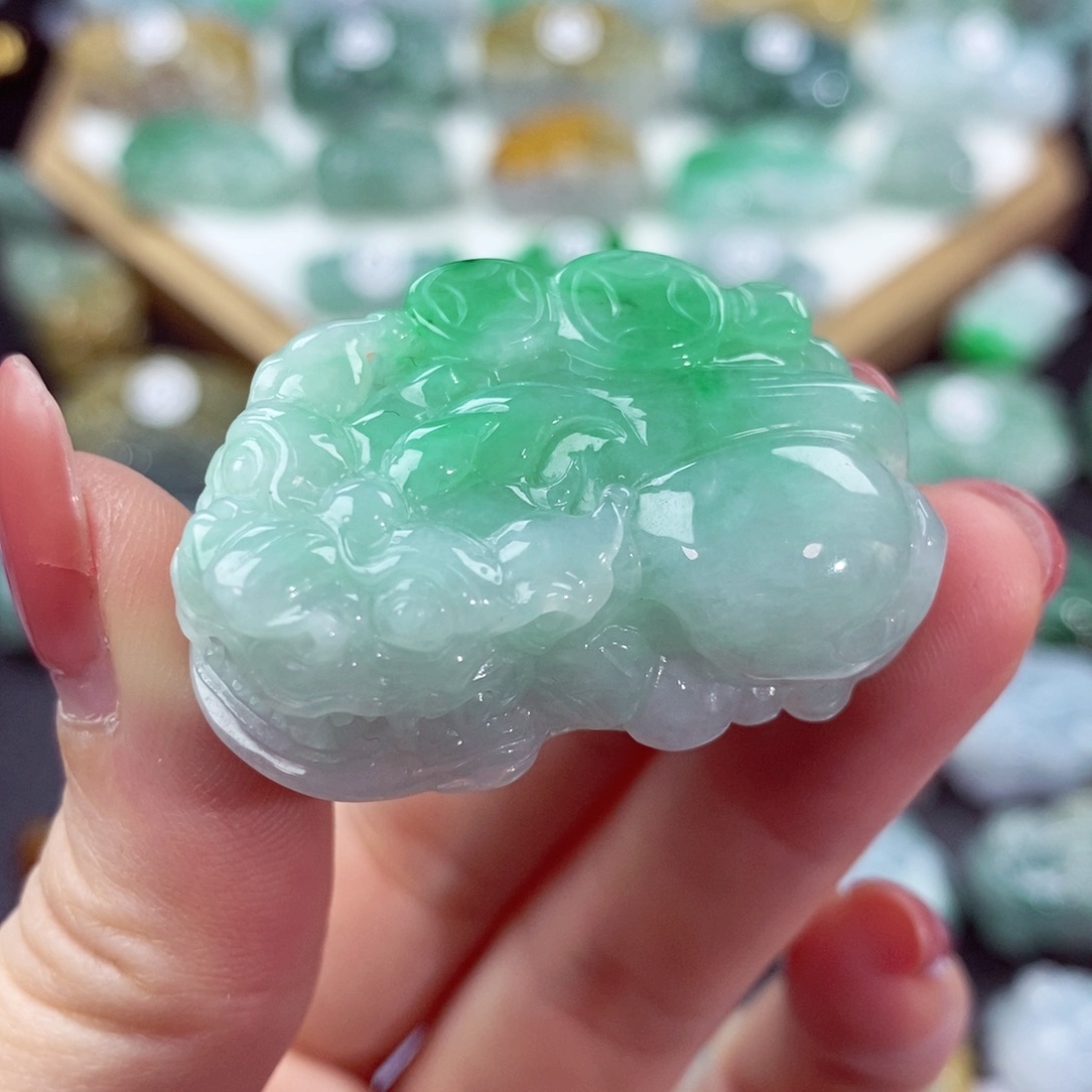 翡翠颈饰未镶嵌天然