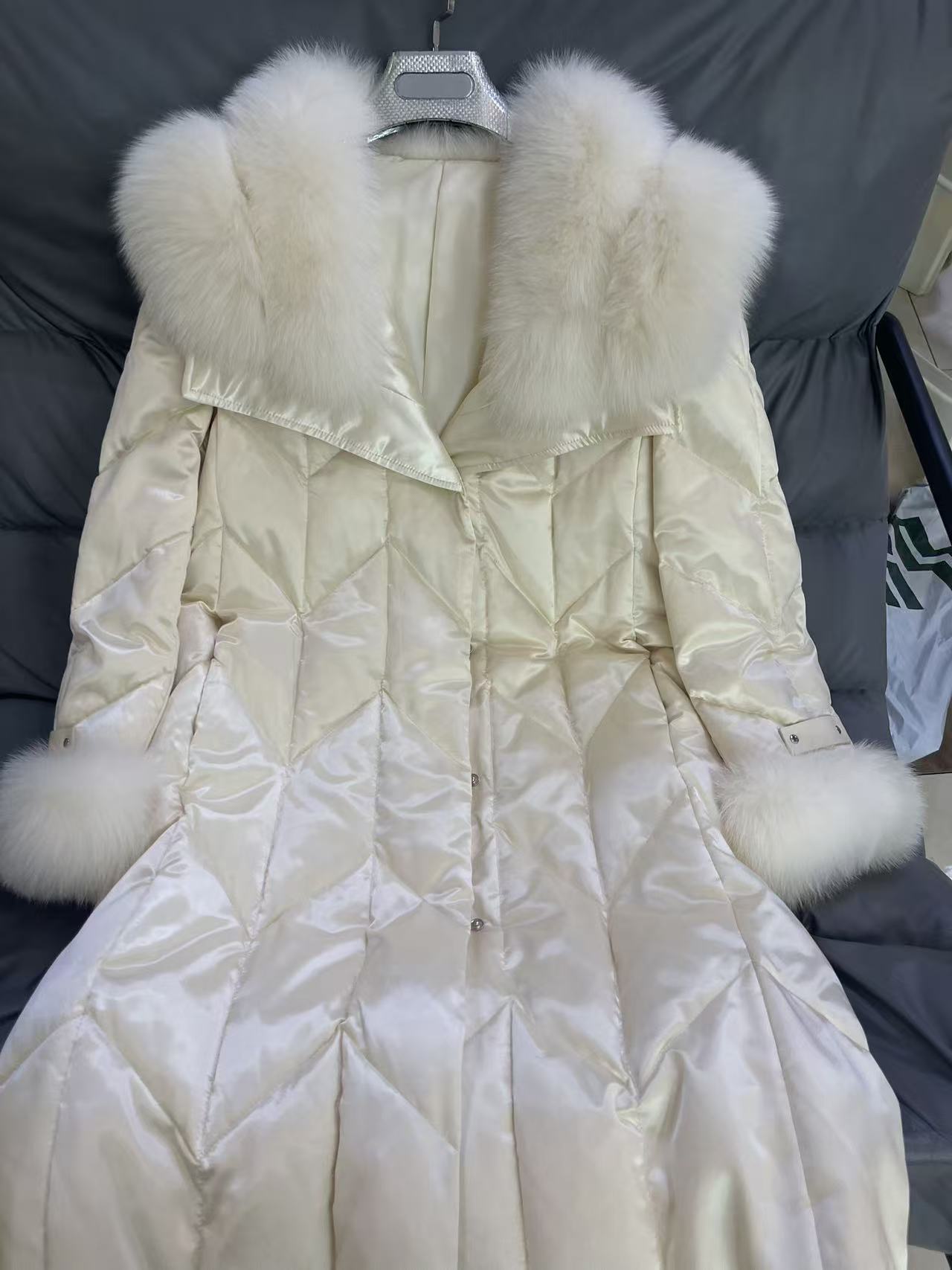 精品女装外套时尚