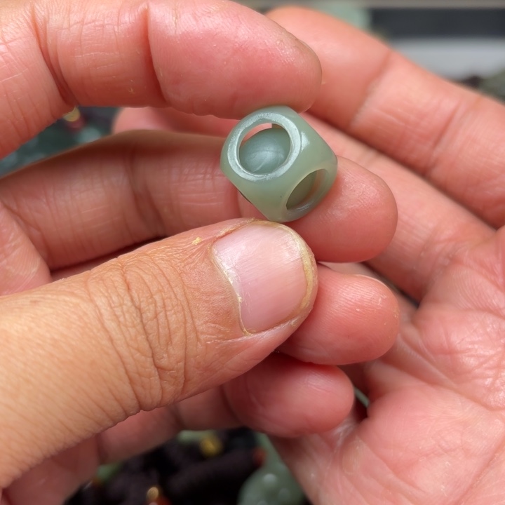 和田玉吊坠未镶嵌