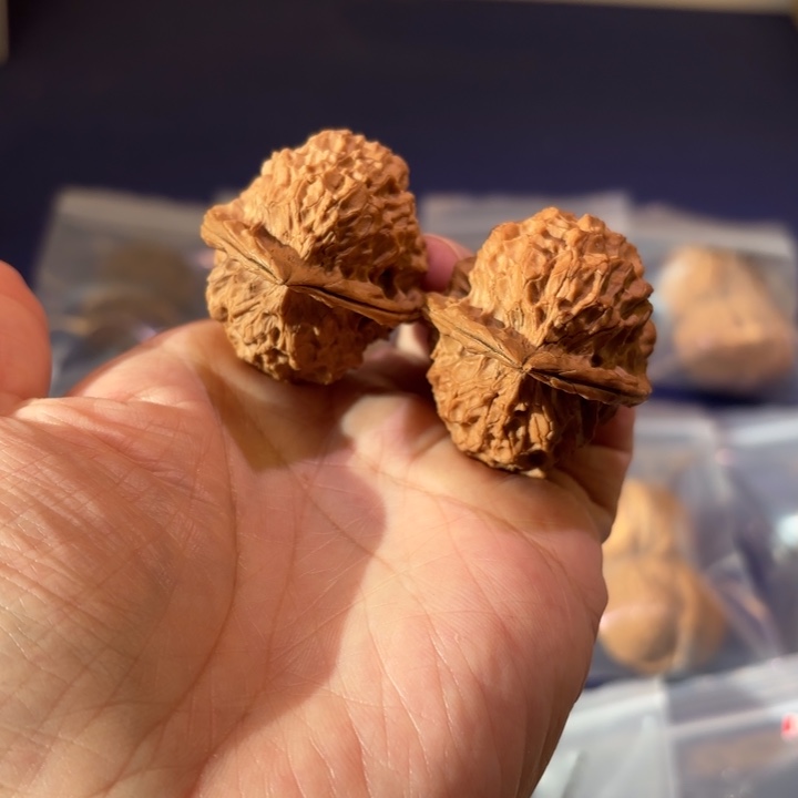 文玩核桃吊坠凤凰山鸡心