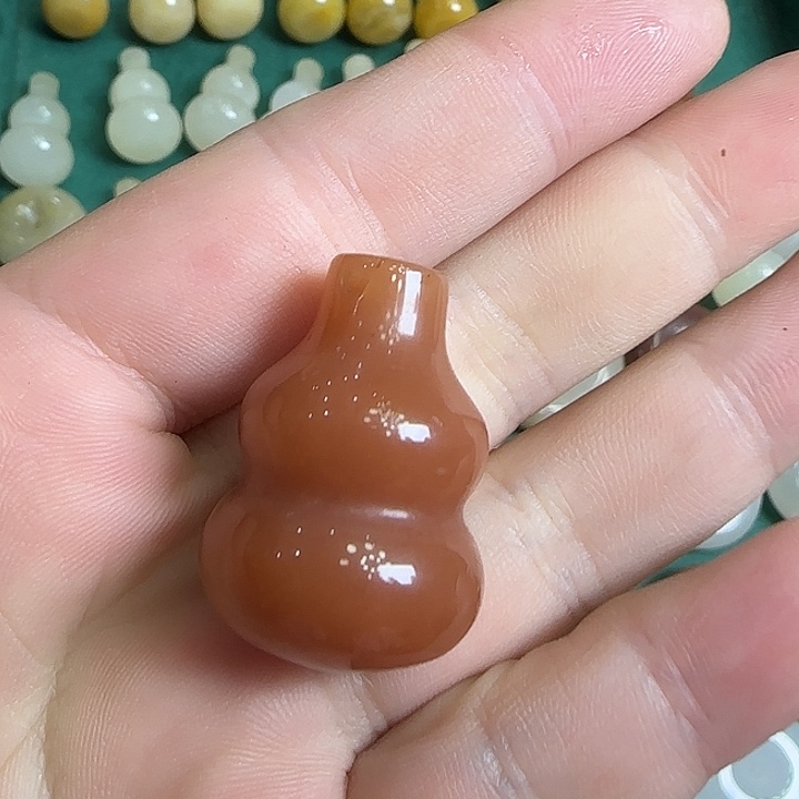 石英质玉（金丝玉）合金颈饰金丝玉葫芦吊坠