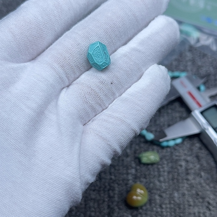 仨***姆绿松石未镶嵌其他