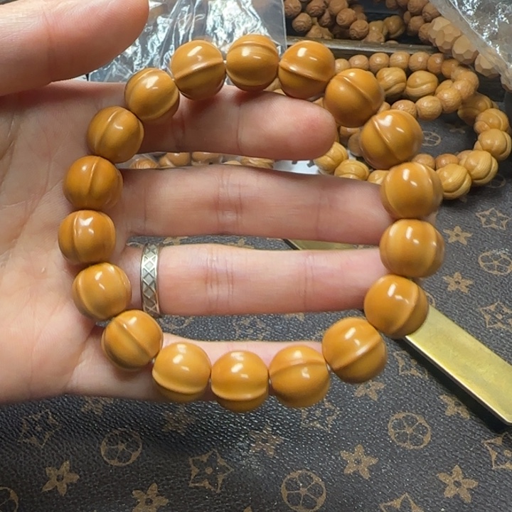 猴头核桃手串鲨鱼背