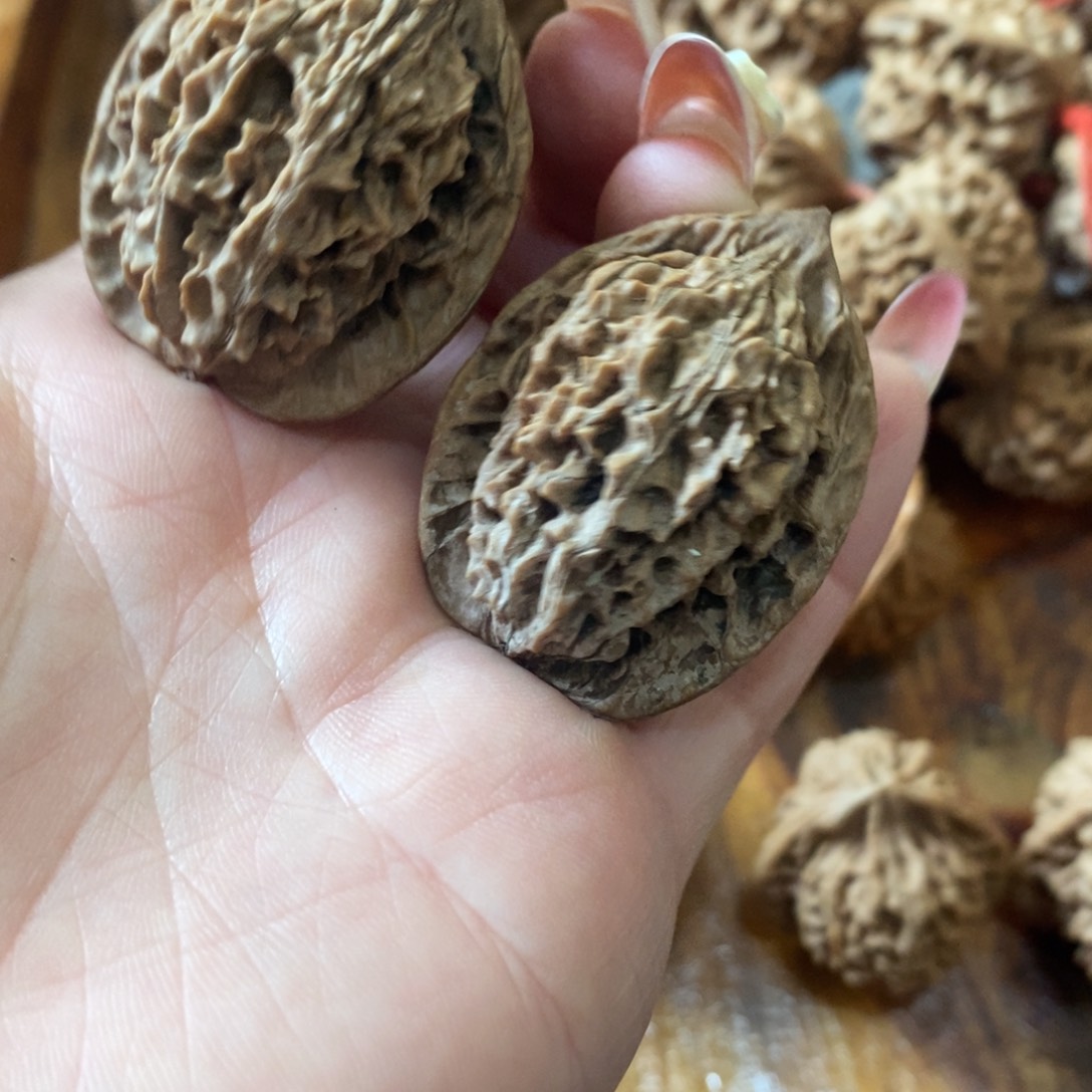 秦岭野生核桃鸡心