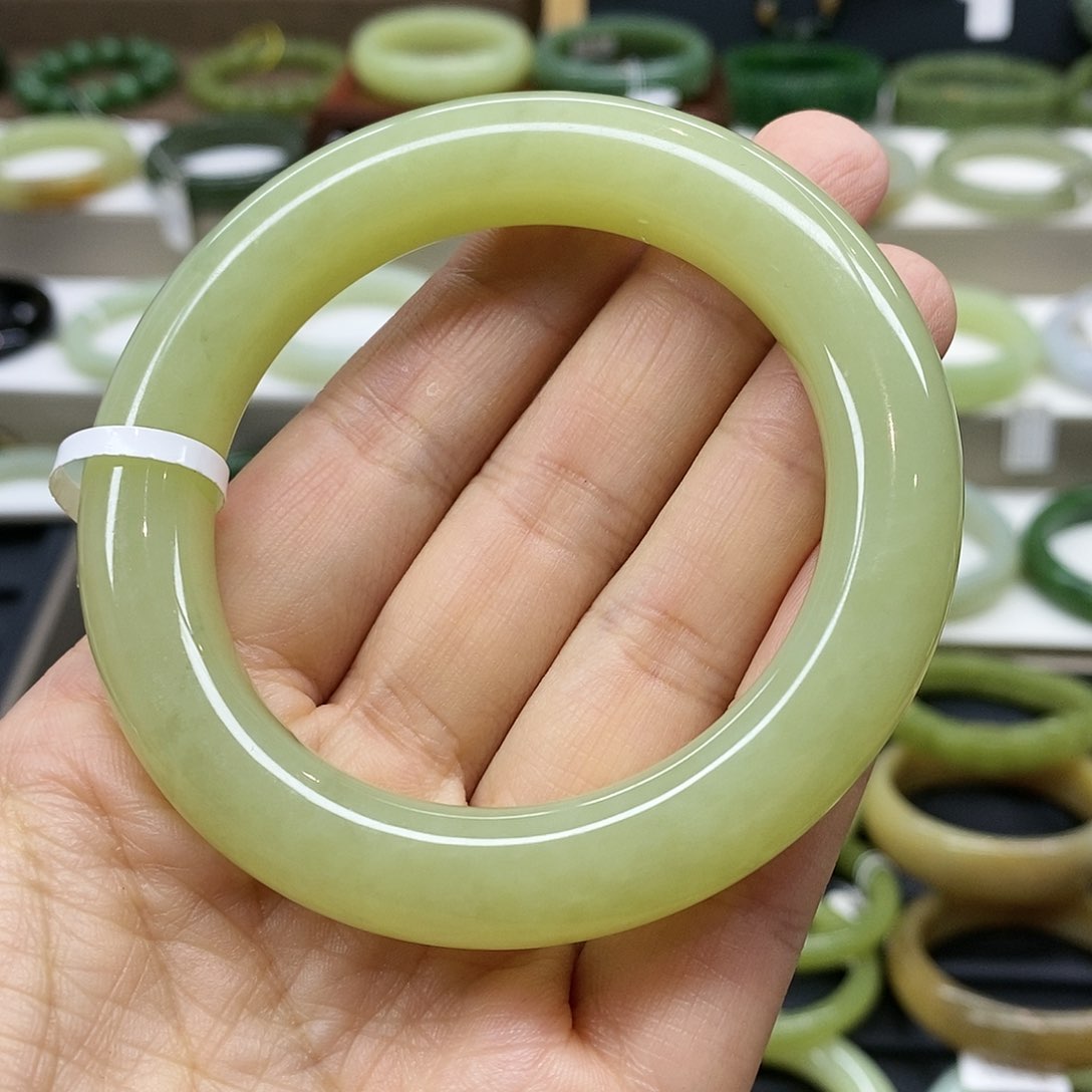【闪购商品】未镶嵌手镯和田玉