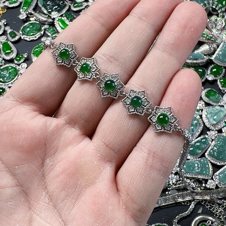 翡翠颈饰未镶嵌天然A货翡翠放漏