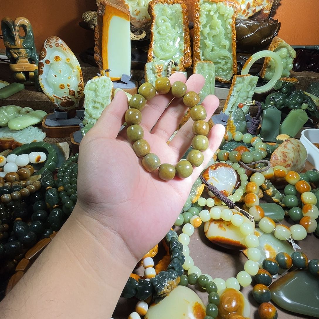 透闪石质玉未镶嵌珠宝奇石