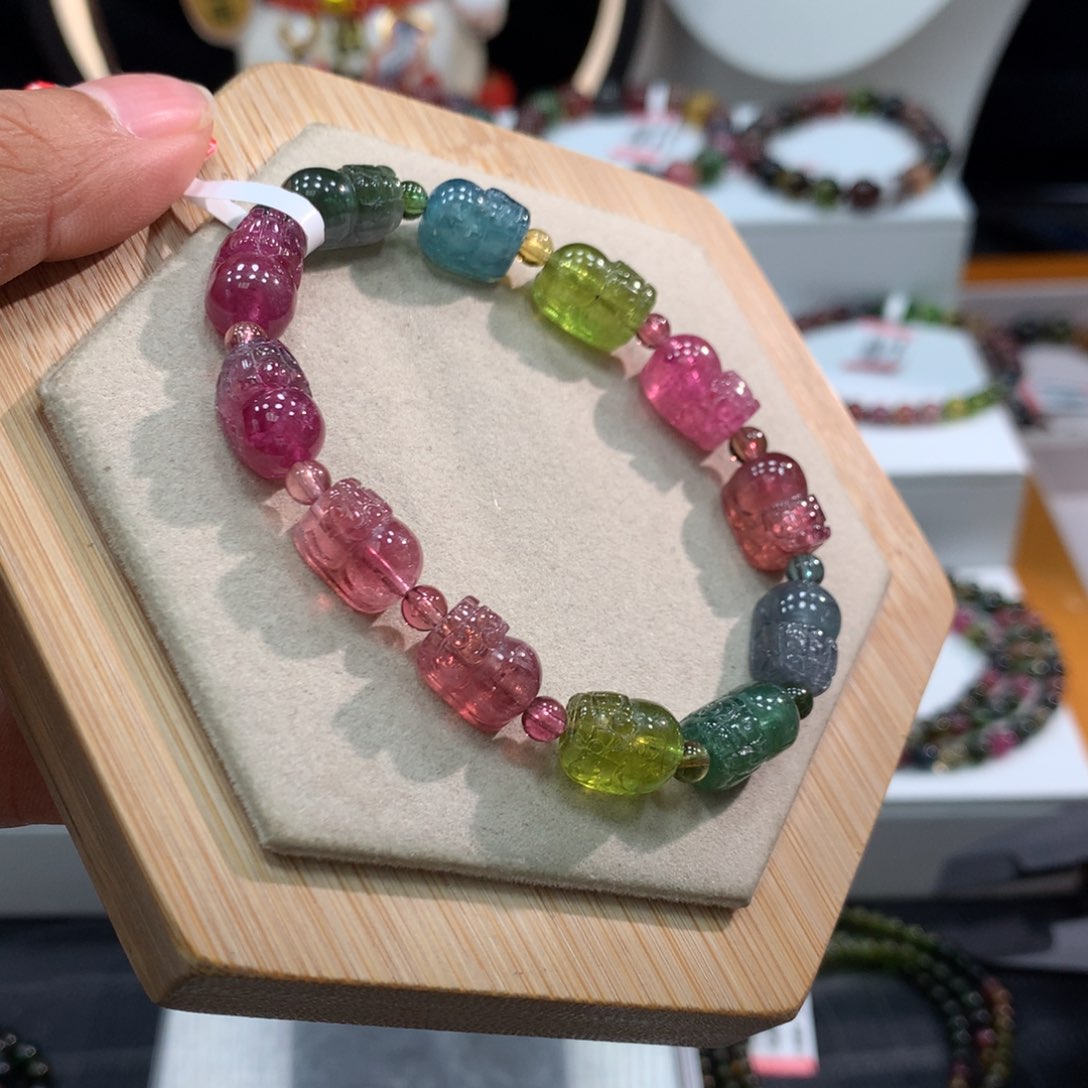 碧玺手链未镶嵌      7.6mm。