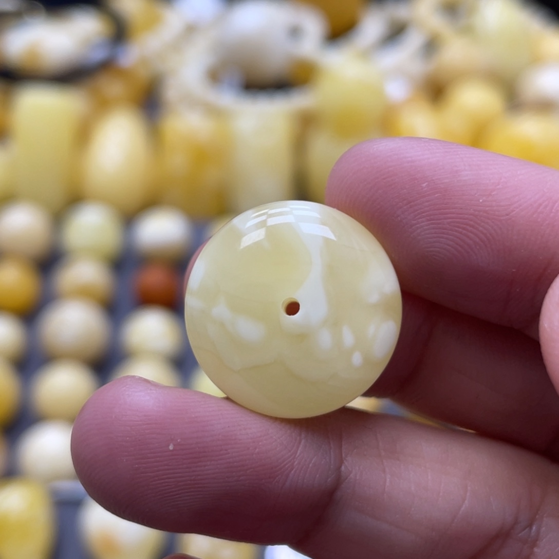 蜜蜡未镶嵌裸石19.9*7mm