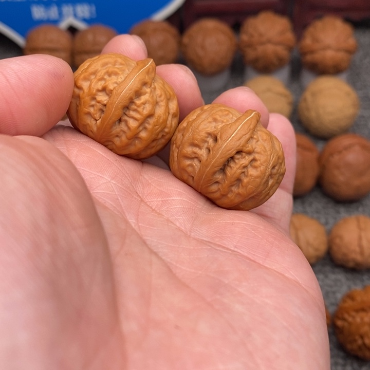 文玩核桃把件玉石方尊