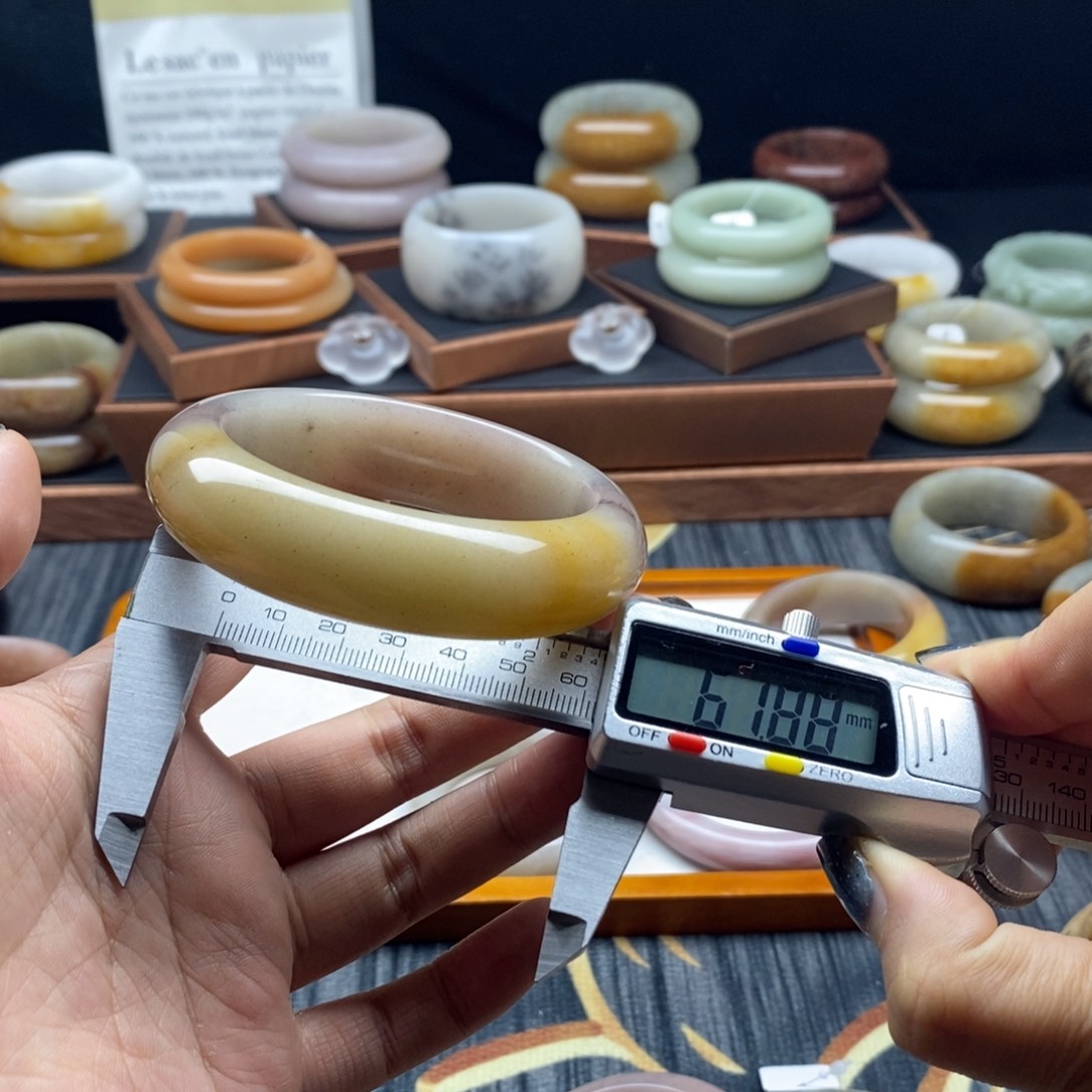 石英质玉未镶嵌手镯