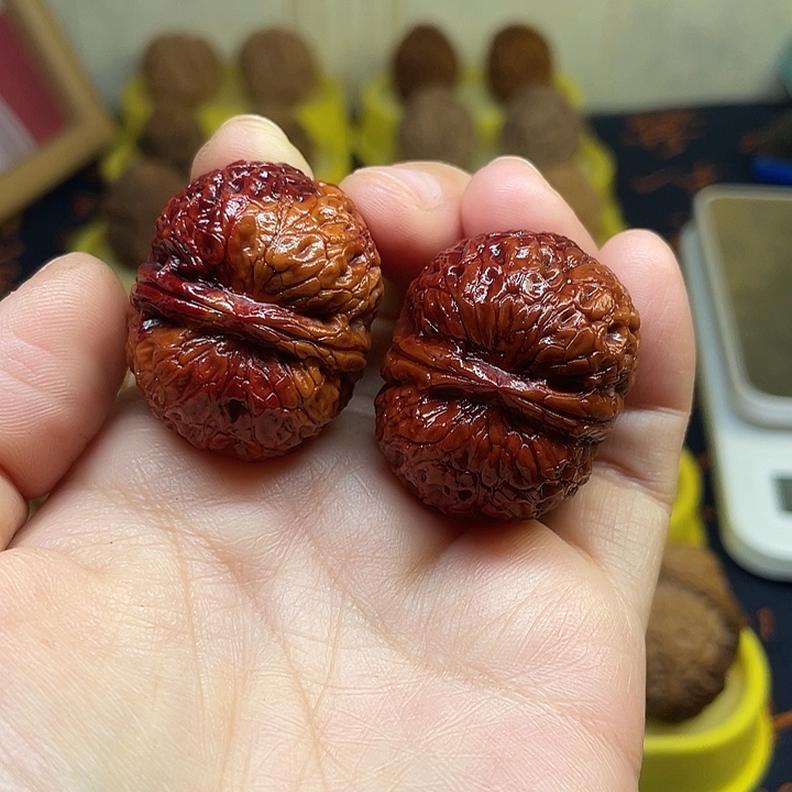 文玩核桃把件3、蟒纹虎头35