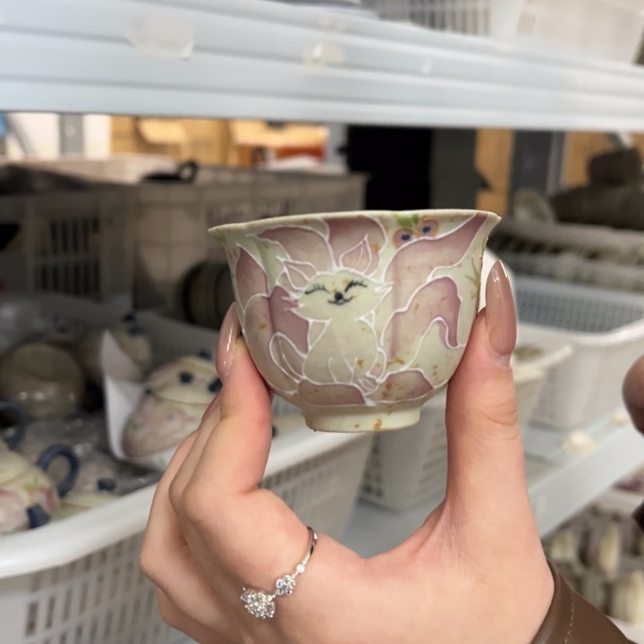 茶杯。            