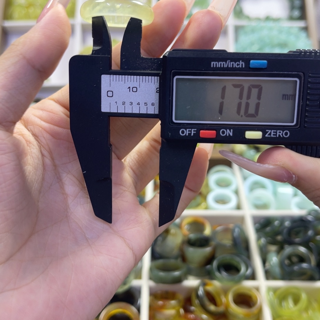 蛇纹石玉未镶嵌手镯92