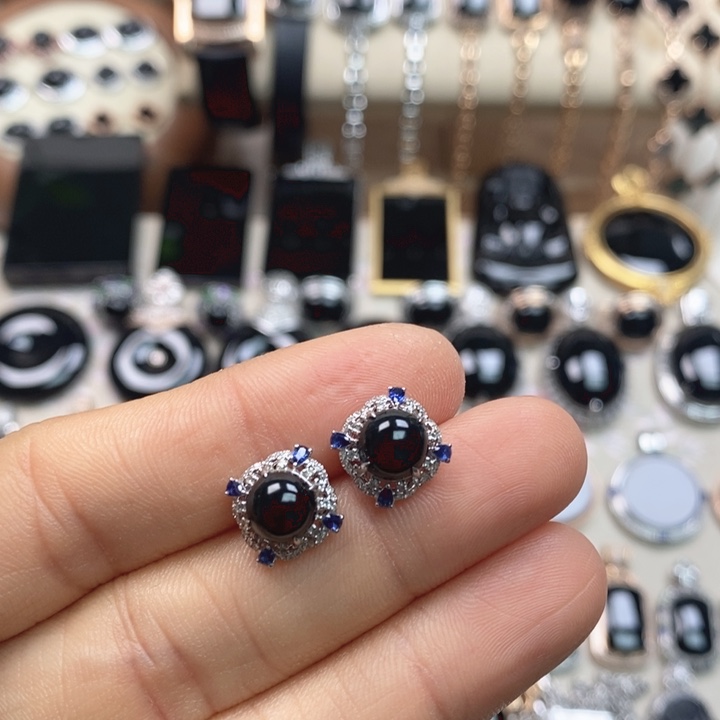 翡翠18K金镶嵌耳饰